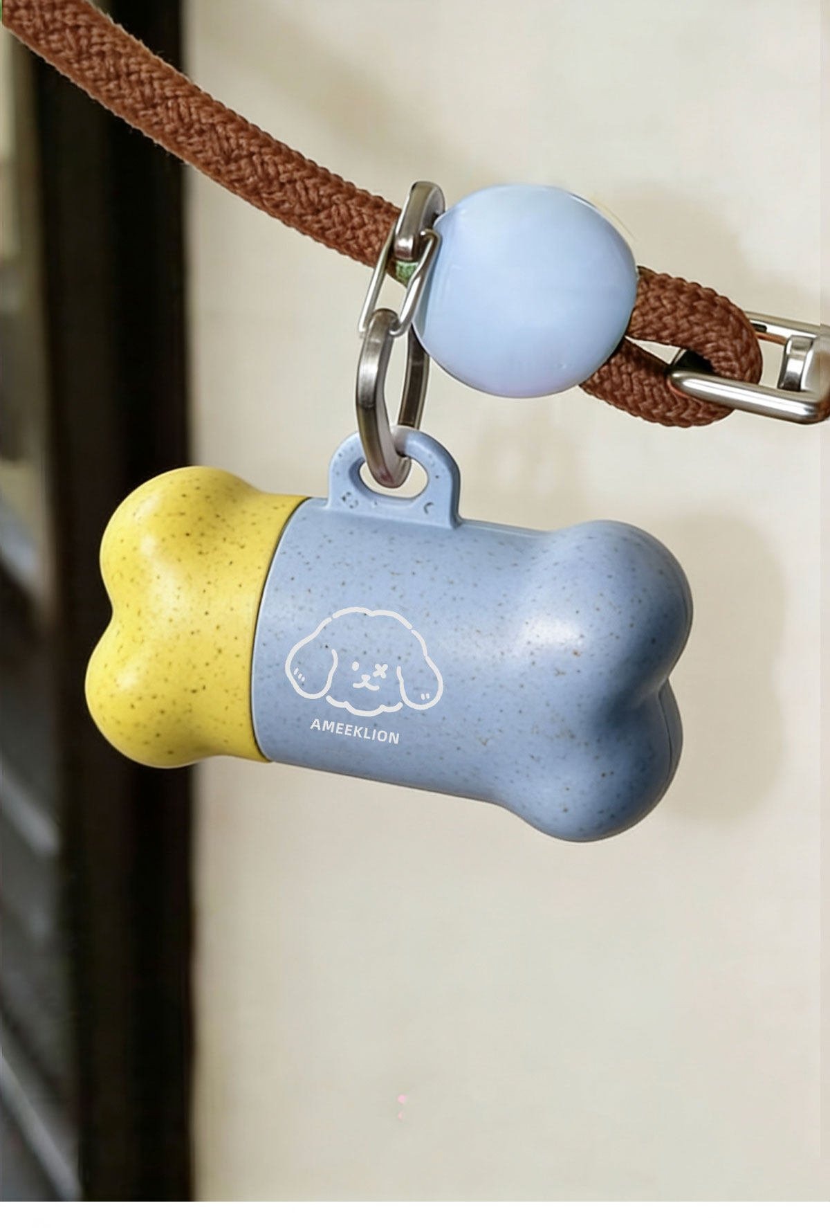 Attaches to any leash