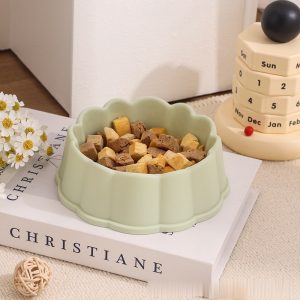 Petal-Shaped Anti-Tip Pet Bowl – Green